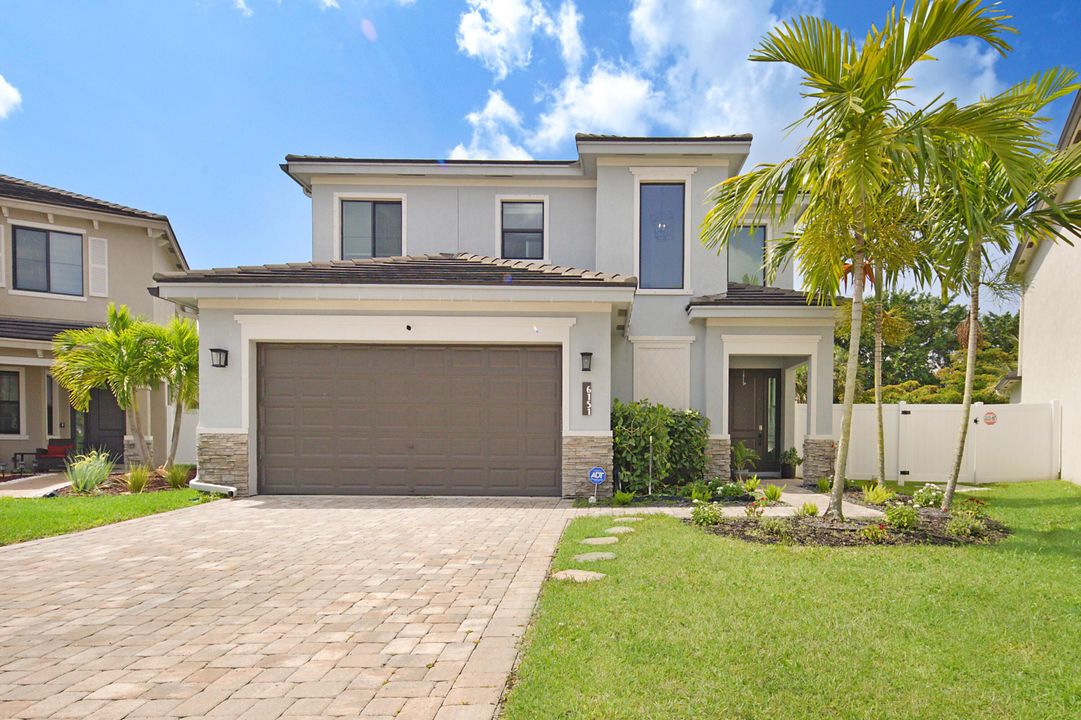 Active With Contract: $5,000 (4 beds, 3 baths, 2886 Square Feet)