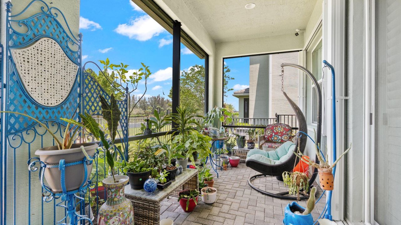 For Sale: $559,900 (2 beds, 2 baths, 1484 Square Feet)