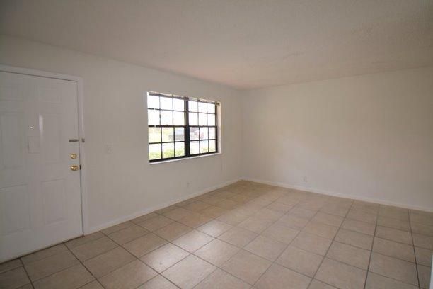 For Sale: $218,000 (2 beds, 2 baths, 883 Square Feet)