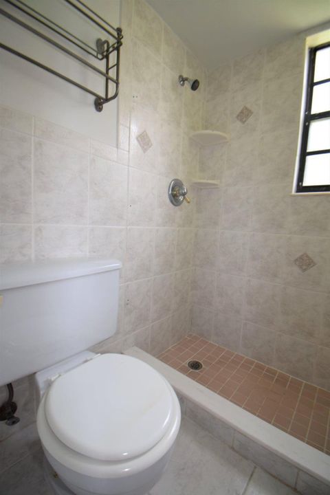 For Sale: $218,000 (2 beds, 2 baths, 883 Square Feet)