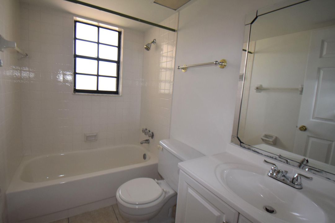 For Sale: $218,000 (2 beds, 2 baths, 883 Square Feet)