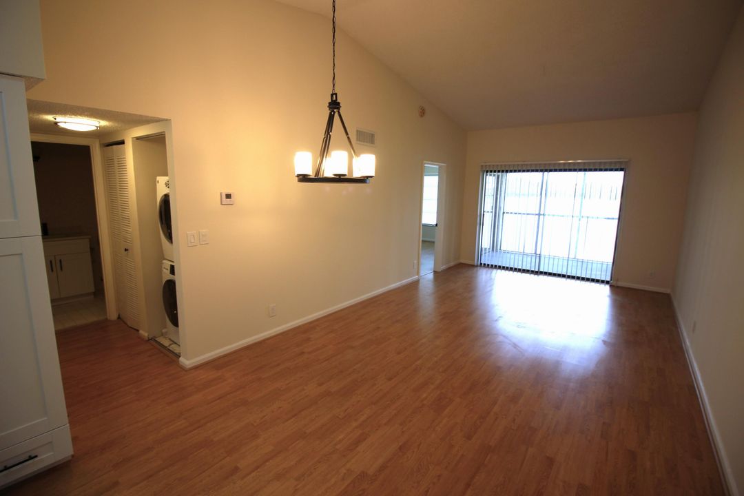 Active With Contract: $2,500 (2 beds, 2 baths, 935 Square Feet)