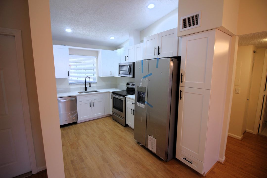 Active With Contract: $2,500 (2 beds, 2 baths, 935 Square Feet)