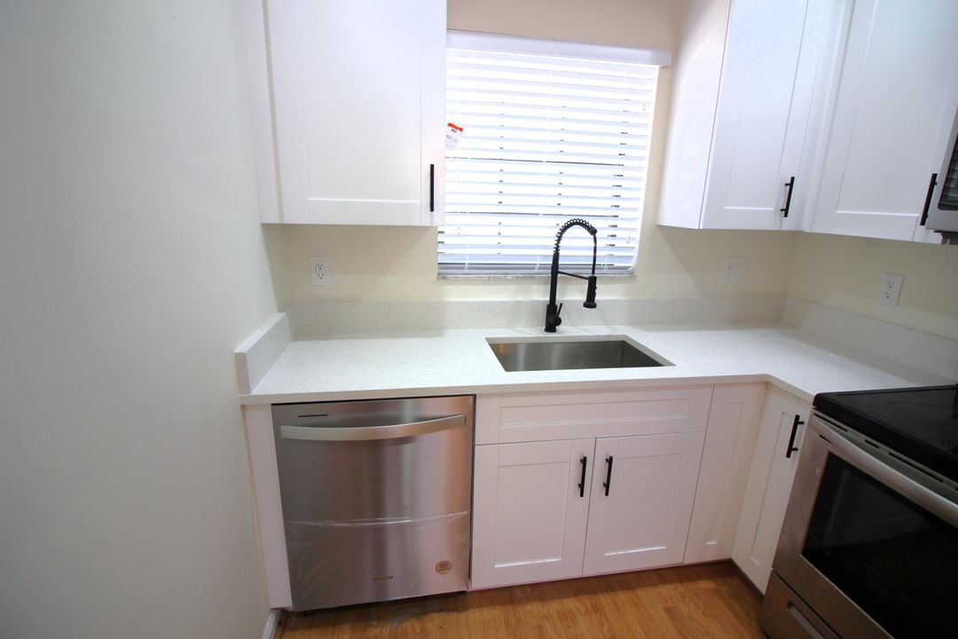 Active With Contract: $2,500 (2 beds, 2 baths, 935 Square Feet)