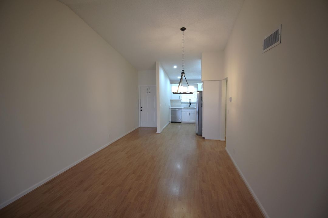 Active With Contract: $2,500 (2 beds, 2 baths, 935 Square Feet)