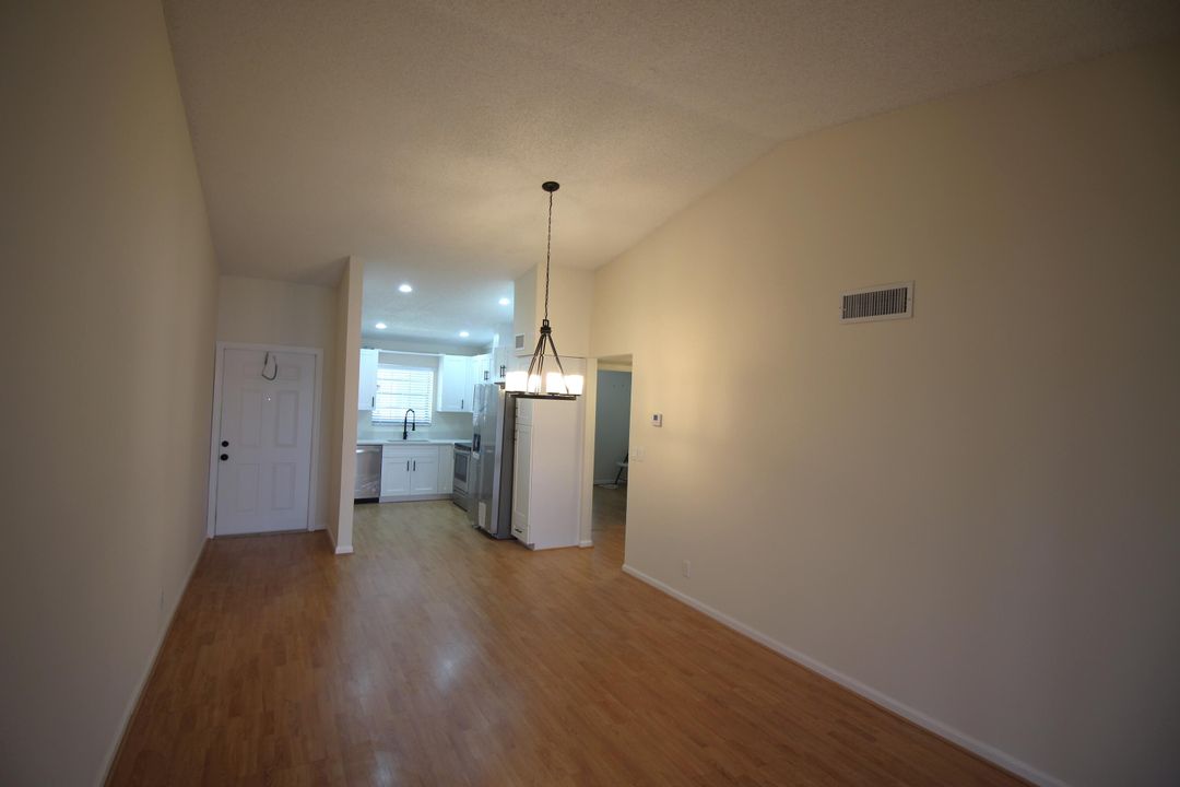 Active With Contract: $2,500 (2 beds, 2 baths, 935 Square Feet)