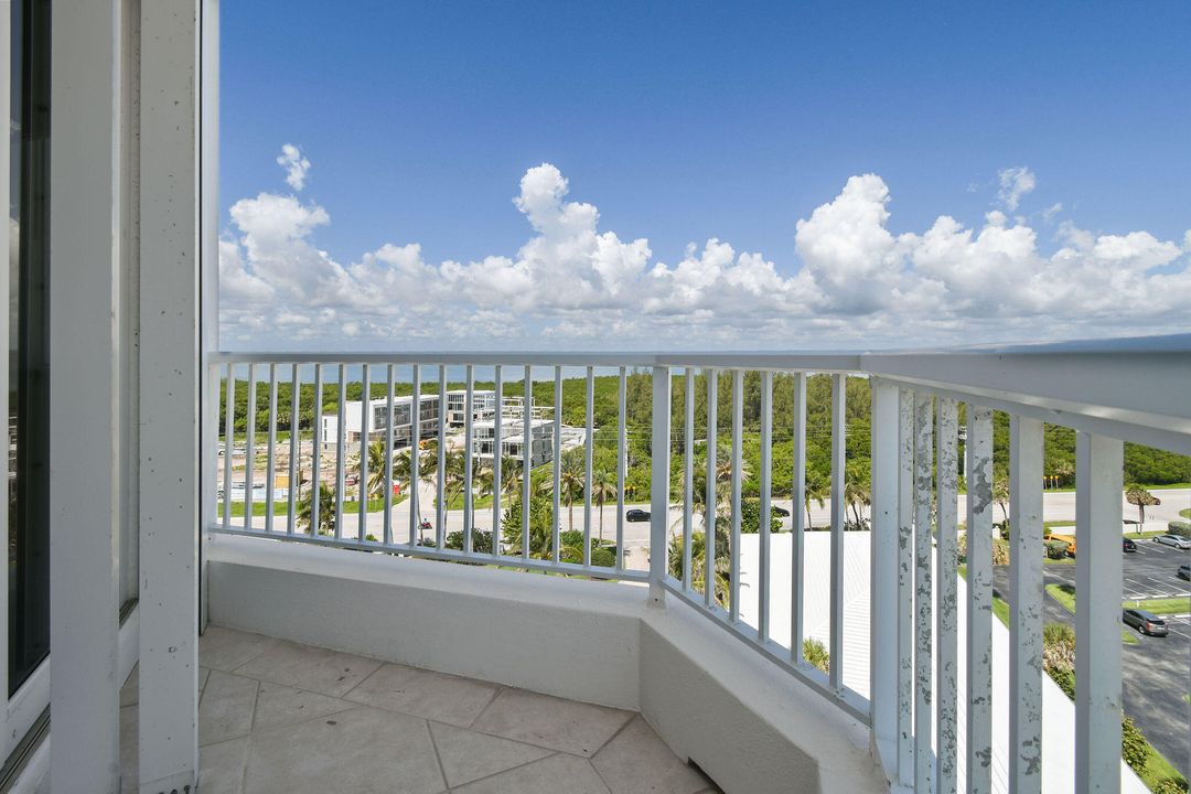 For Sale: $1,900,000 (3 beds, 4 baths, 3069 Square Feet)