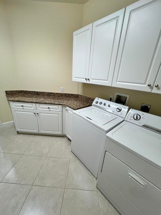 For Rent: $4,950 (3 beds, 3 baths, 2195 Square Feet)