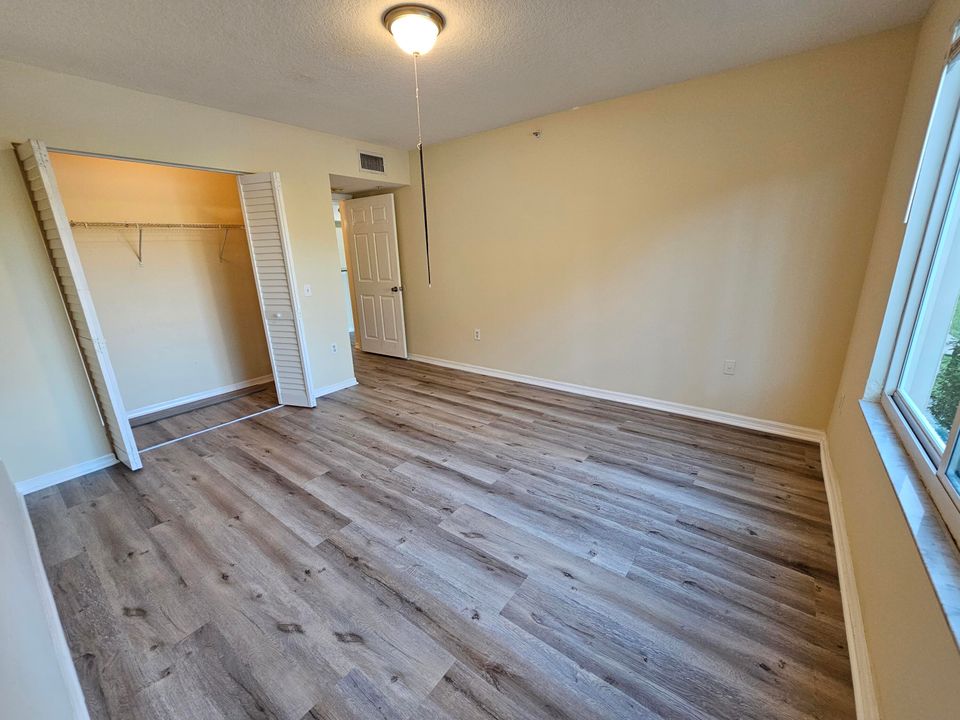 For Rent: $1,850 (1 beds, 1 baths, 793 Square Feet)