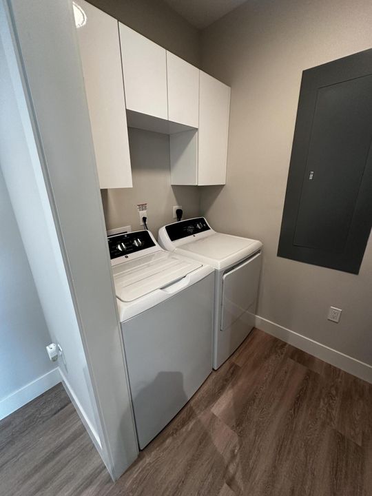 For Rent: $3,399 (1 beds, 1 baths, 1058 Square Feet)