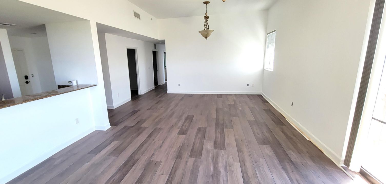 Active With Contract: $4,300 (3 beds, 2 baths, 1518 Square Feet)