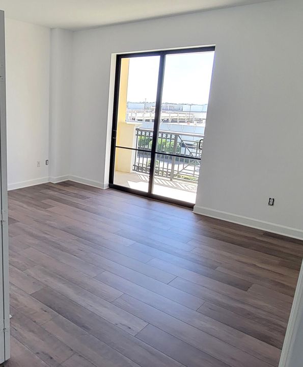 Active With Contract: $4,300 (3 beds, 2 baths, 1518 Square Feet)