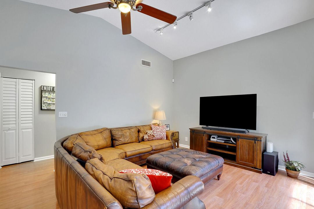 For Sale: $500,000 (2 beds, 2 baths, 1335 Square Feet)