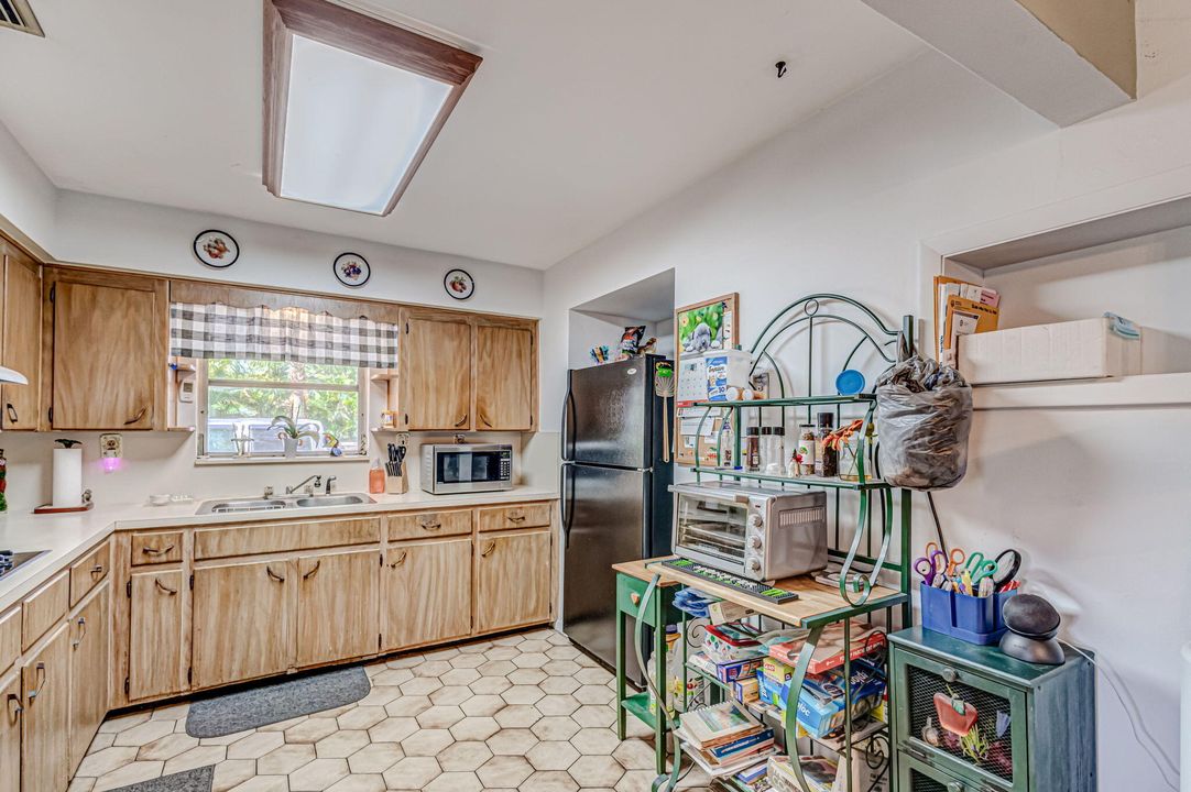 For Sale: $1,350,000 (3 beds, 2 baths, 1824 Square Feet)