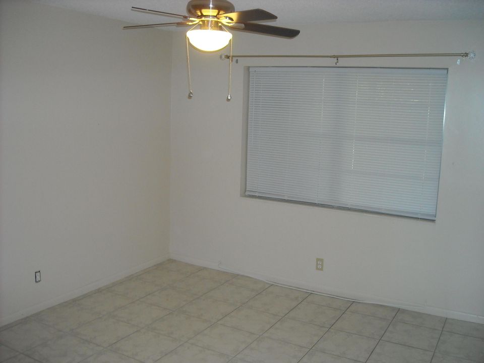 For Rent: $1,800 (2 beds, 1 baths, 798 Square Feet)