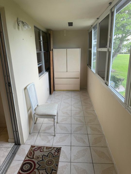 For Rent: $1,800 (2 beds, 1 baths, 798 Square Feet)