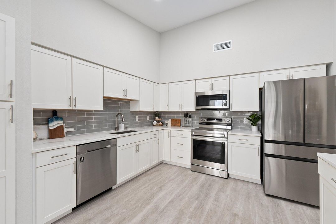 For Sale: $374,900 (2 beds, 2 baths, 1401 Square Feet)