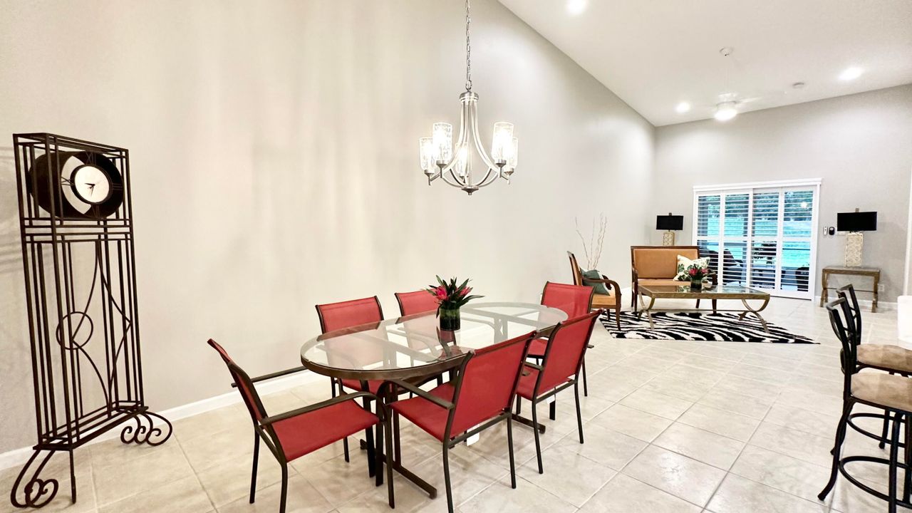 Active With Contract: $349,900 (2 beds, 2 baths, 1206 Square Feet)