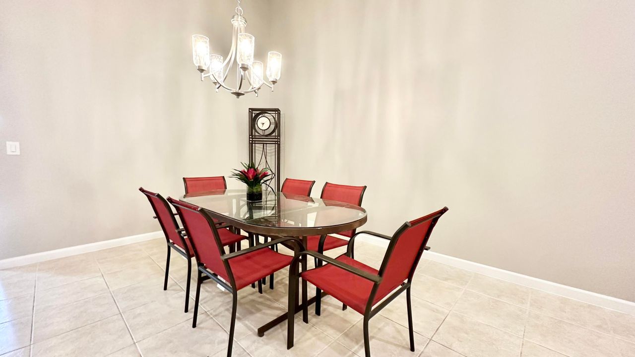 Active With Contract: $349,900 (2 beds, 2 baths, 1206 Square Feet)