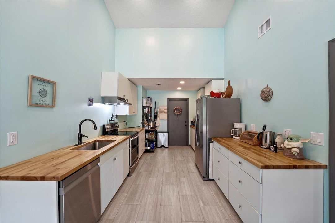 For Sale: $675,000 (3 beds, 2 baths, 1789 Square Feet)
