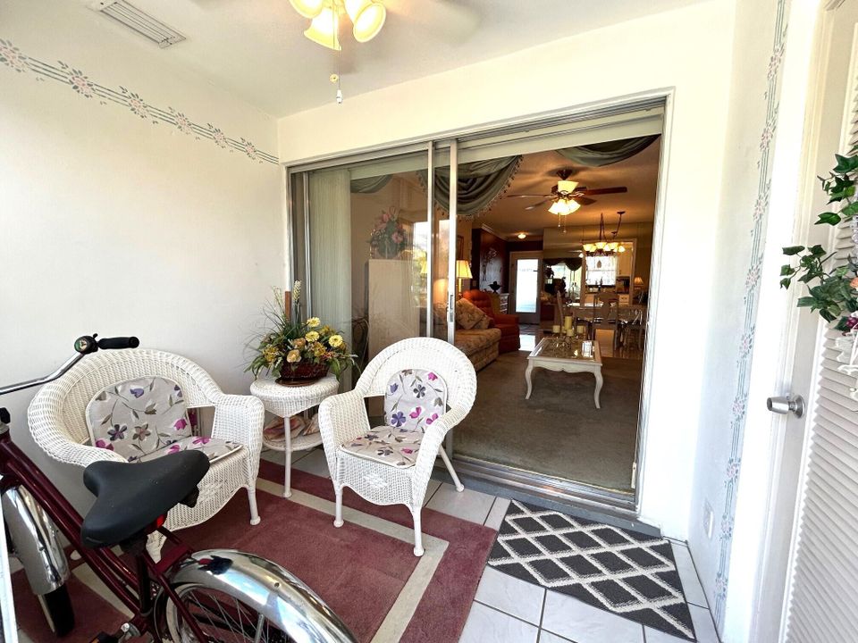 Active With Contract: $155,000 (2 beds, 2 baths, 910 Square Feet)
