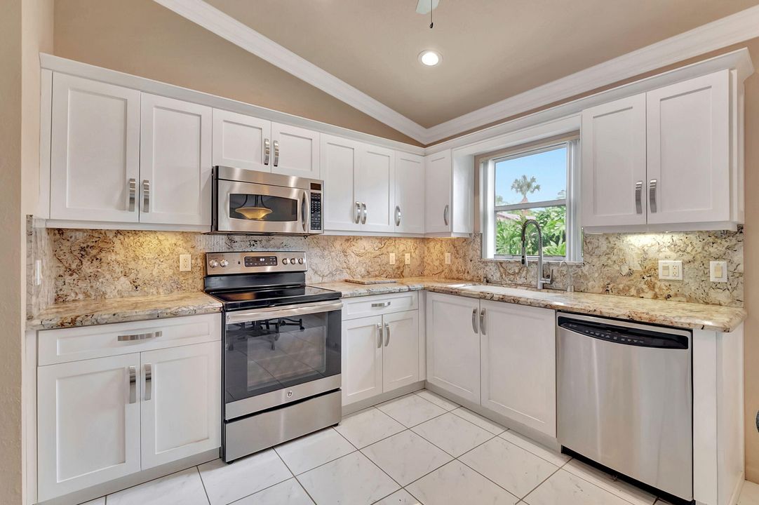 For Sale: $469,999 (3 beds, 2 baths, 2250 Square Feet)