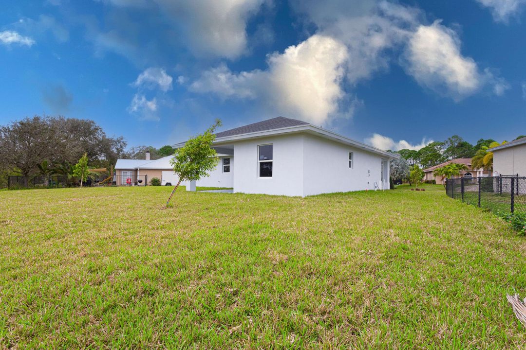 For Sale: $489,000 (3 beds, 2 baths, 1714 Square Feet)