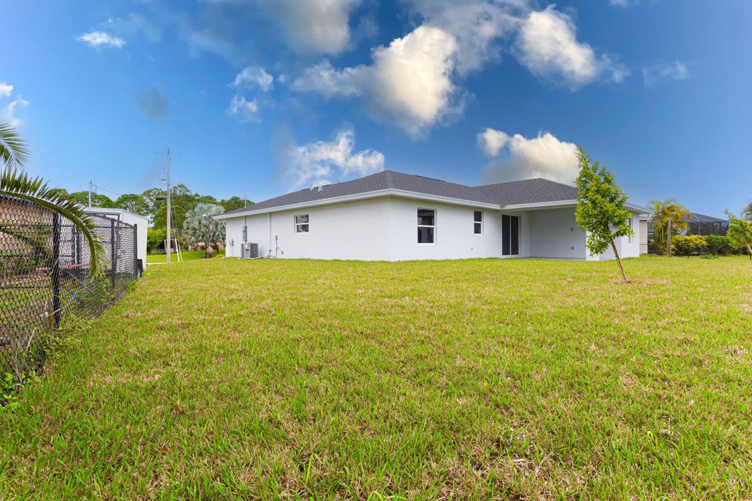 For Sale: $489,000 (3 beds, 2 baths, 1714 Square Feet)