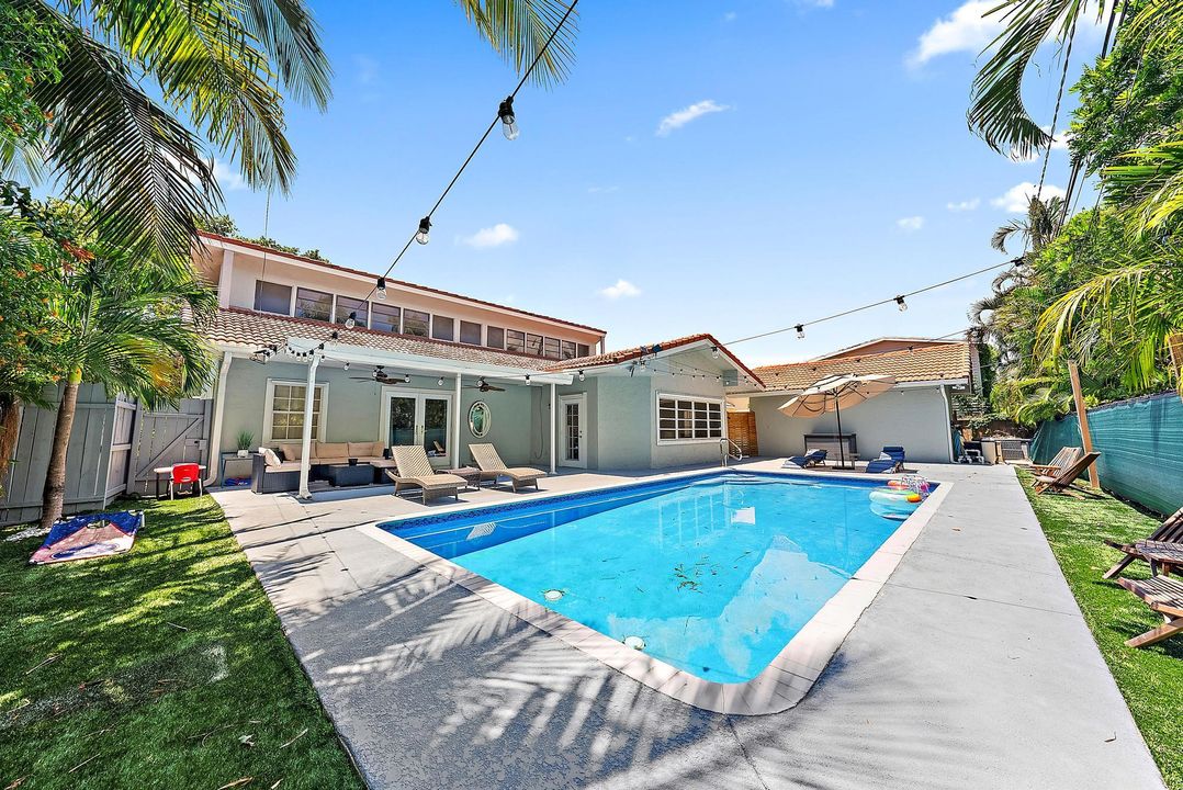 Active With Contract: $1,499,000 (3 beds, 3 baths, 2469 Square Feet)