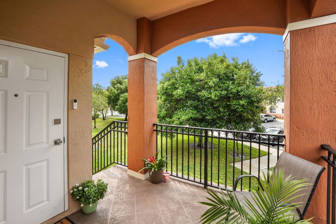 For Sale: $269,900 (3 beds, 2 baths, 1092 Square Feet)