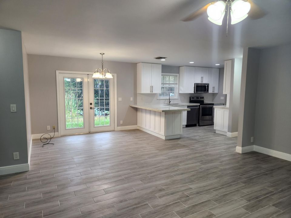 Active With Contract: $3,500 (3 beds, 2 baths, 1152 Square Feet)