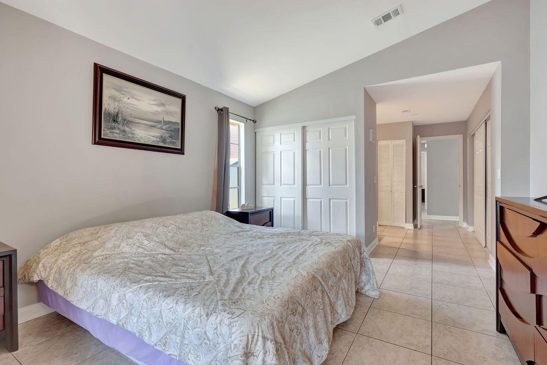 Active With Contract: $349,900 (2 beds, 2 baths, 1298 Square Feet)
