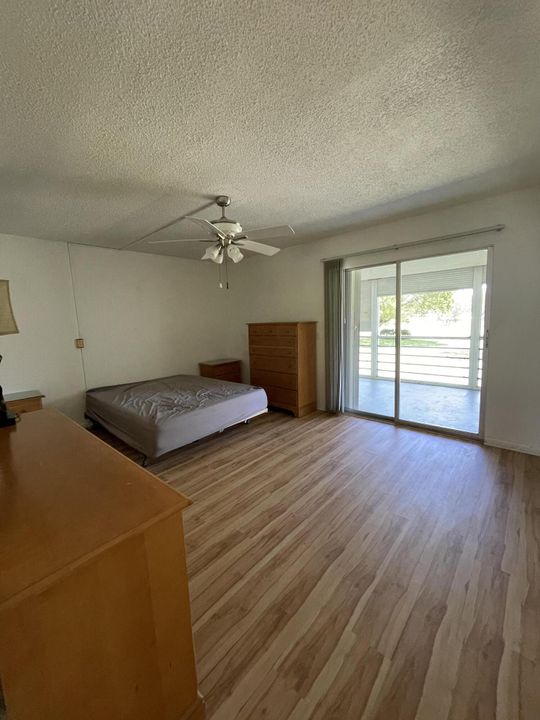 For Sale: $139,900 (1 beds, 1 baths, 719 Square Feet)