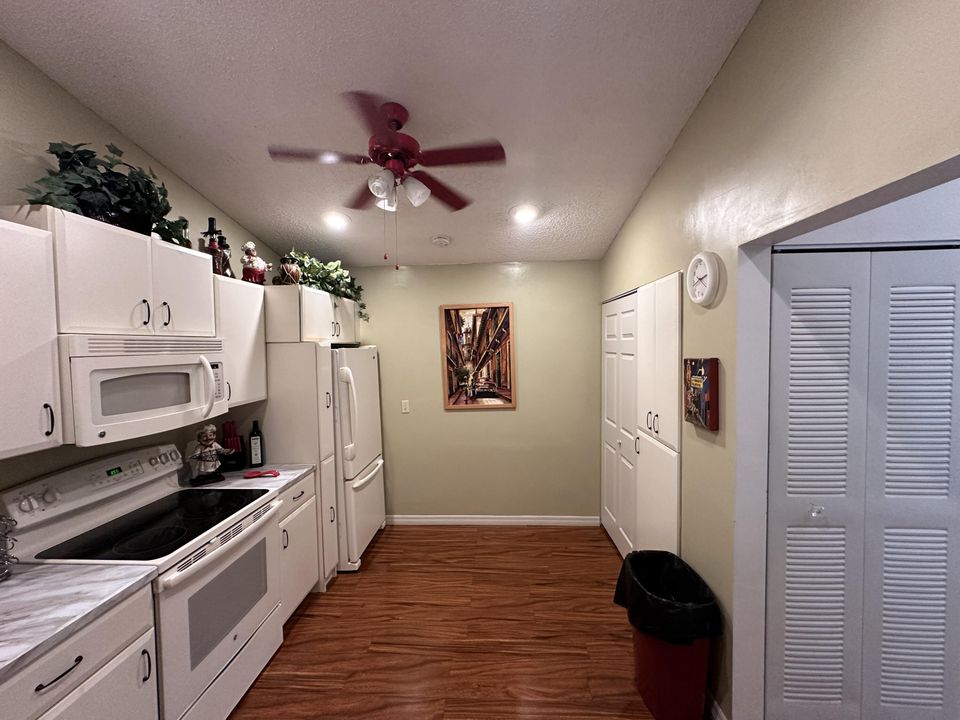 For Sale: $290,000 (3 beds, 2 baths, 1298 Square Feet)