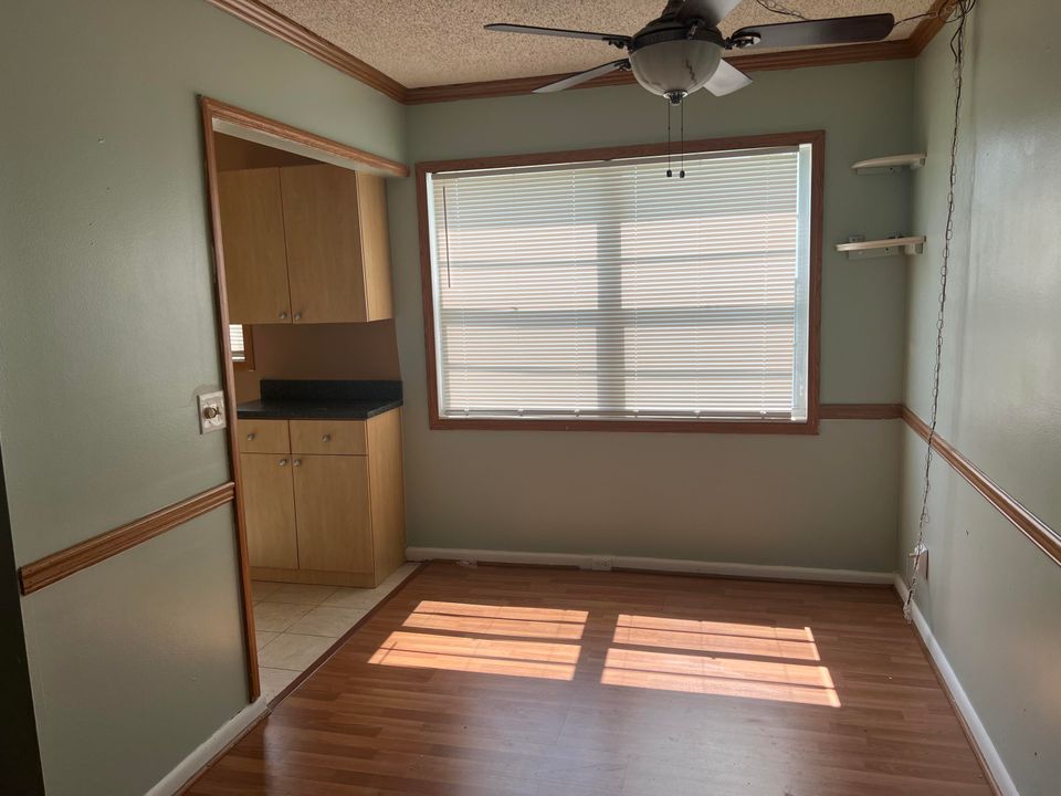 For Sale: $133,000 (2 beds, 1 baths, 835 Square Feet)