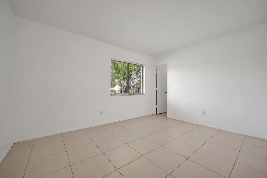 For Sale: $320,000 (2 beds, 1 baths, 900 Square Feet)