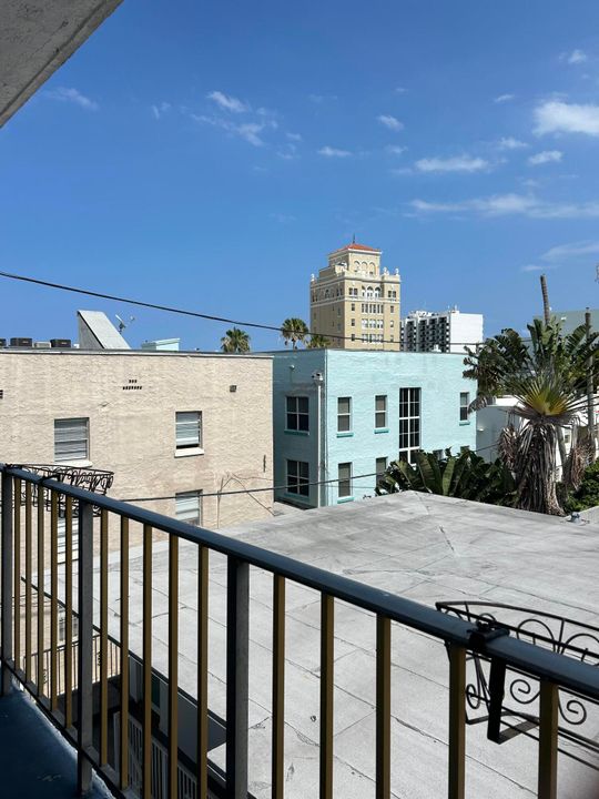Active With Contract: $250,000 (0 beds, 1 baths, 427 Square Feet)