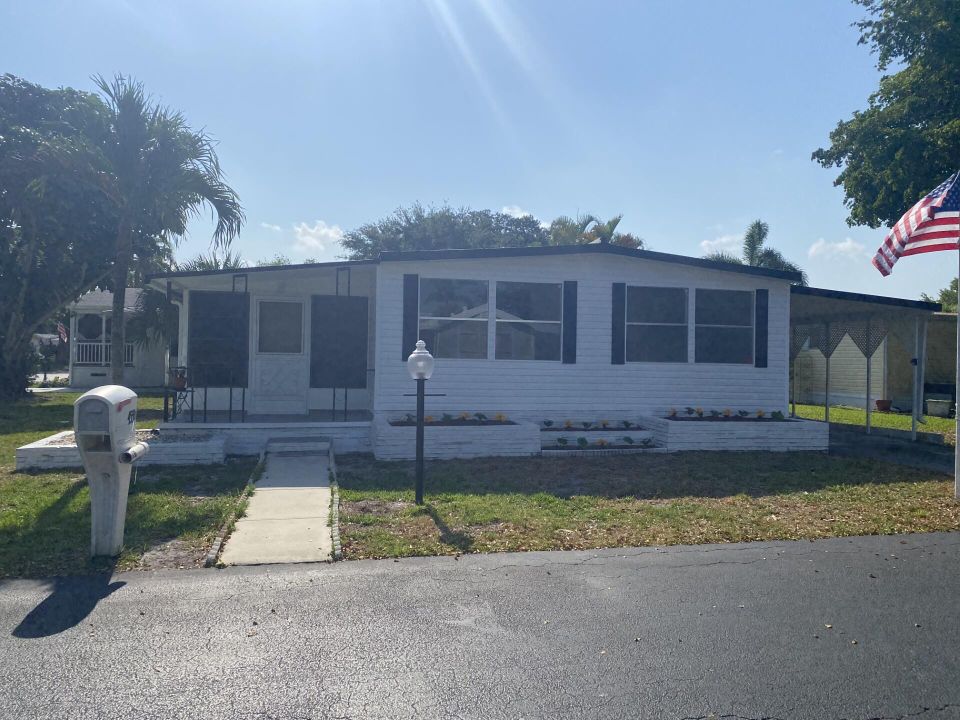 For Sale: $139,900 (2 beds, 2 baths, 1229 Square Feet)