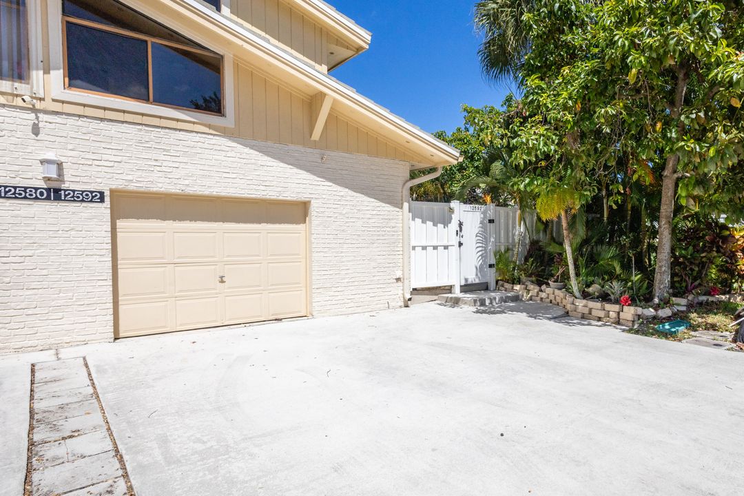 Active With Contract: $465,000 (3 beds, 3 baths, 1356 Square Feet)