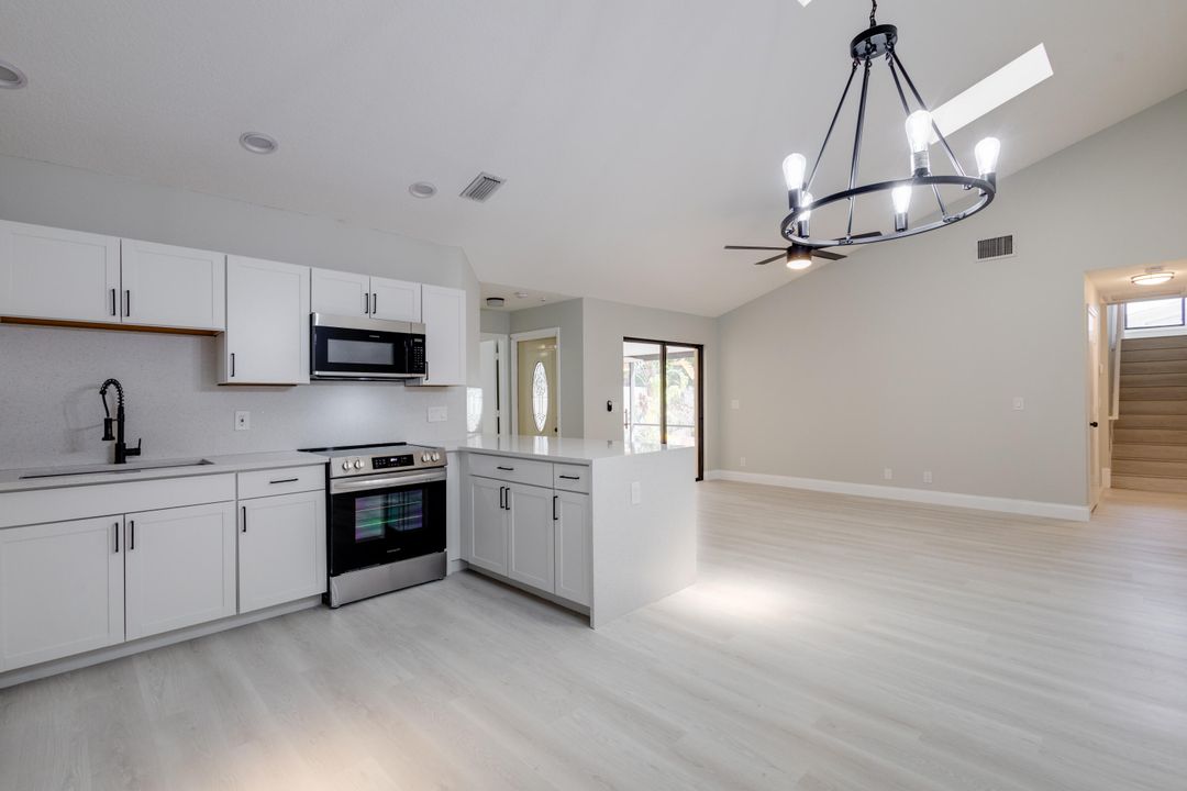 Active With Contract: $465,000 (3 beds, 3 baths, 1356 Square Feet)