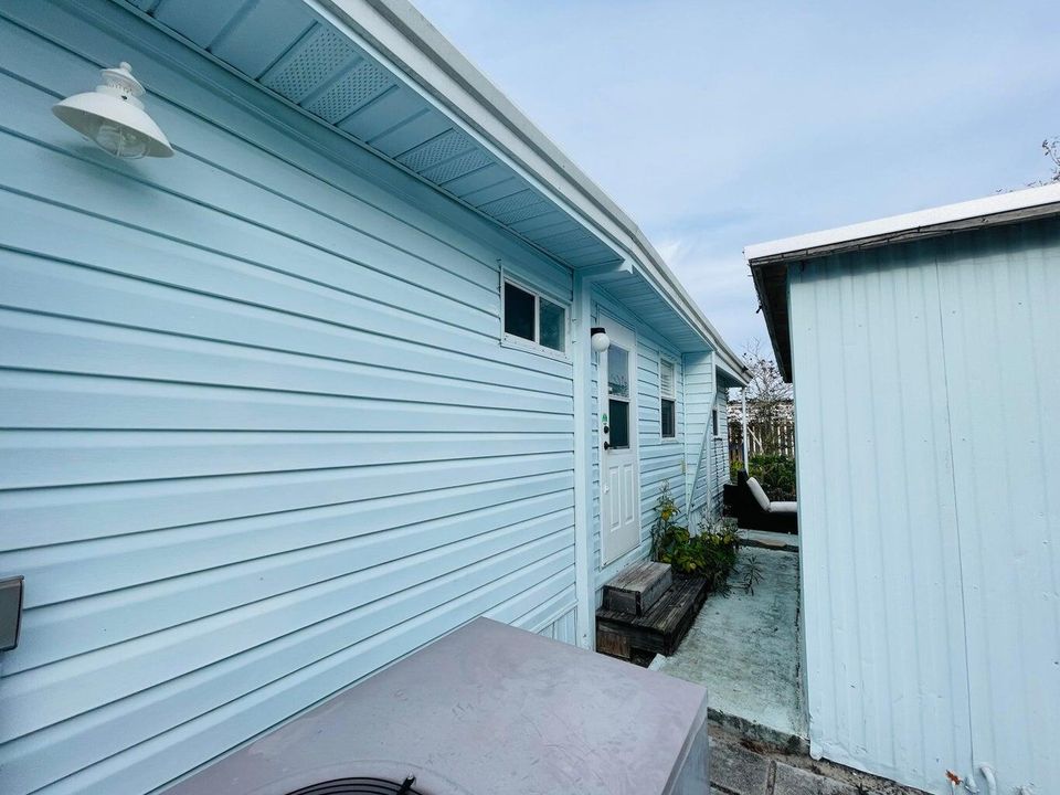 For Sale: $274,900 (2 beds, 2 baths, 1110 Square Feet)
