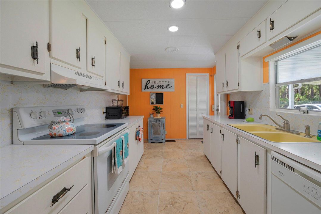 For Sale: $64,990 (2 beds, 2 baths, 1200 Square Feet)