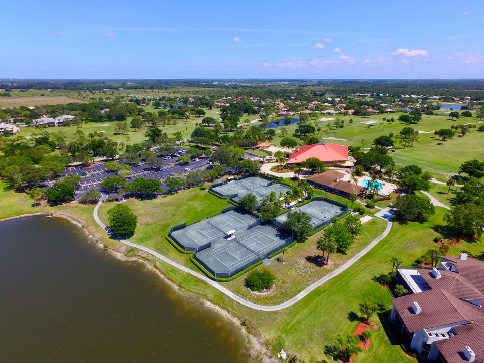 For Sale: $675,000 (3 beds, 3 baths, 3041 Square Feet)