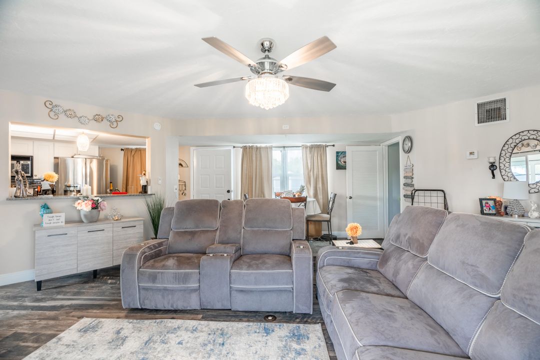 For Sale: $239,000 (2 beds, 2 baths, 1200 Square Feet)