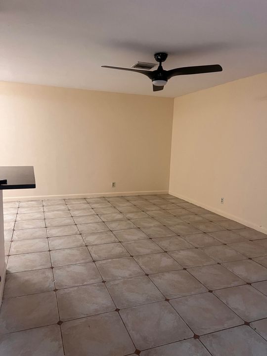 For Rent: $1,850 (2 beds, 1 baths, 864 Square Feet)