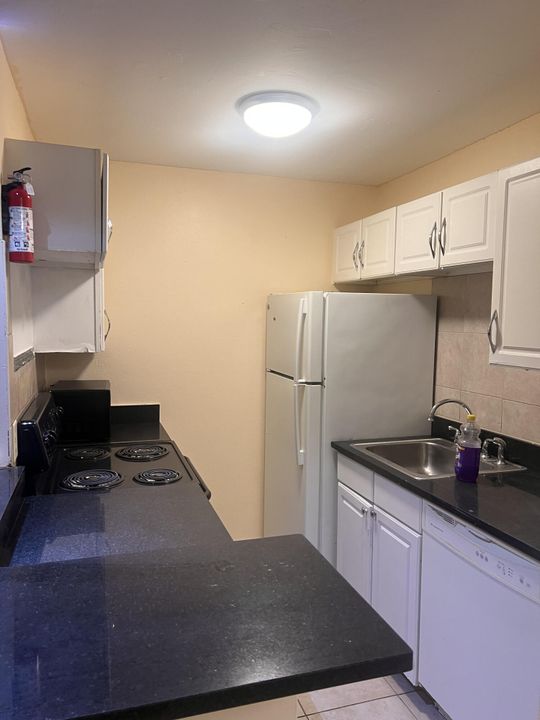 For Rent: $1,850 (2 beds, 1 baths, 864 Square Feet)