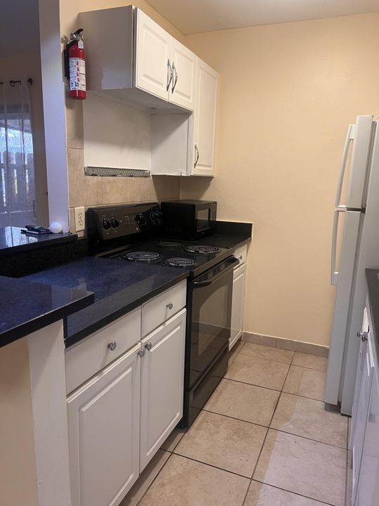 For Rent: $1,850 (2 beds, 1 baths, 864 Square Feet)