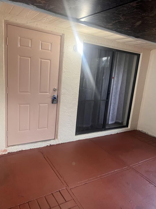 For Rent: $1,850 (2 beds, 1 baths, 864 Square Feet)