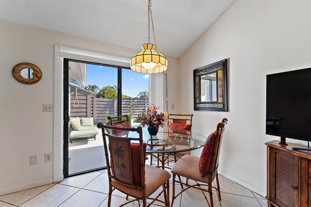 Active With Contract: $2,200 (2 beds, 2 baths, 1100 Square Feet)