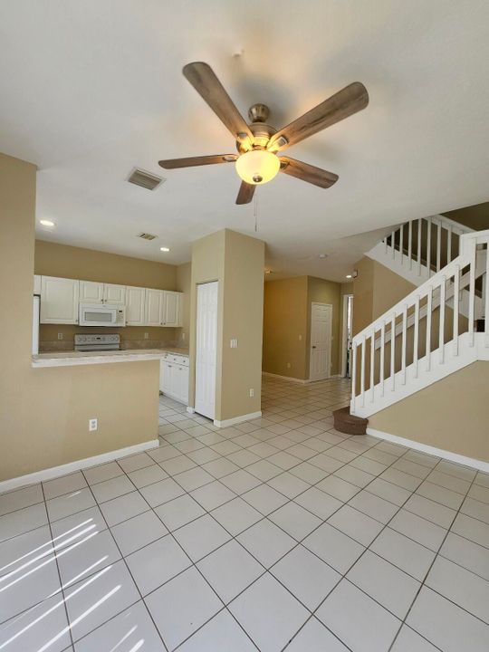 Active With Contract: $1,950 (2 beds, 2 baths, 1206 Square Feet)